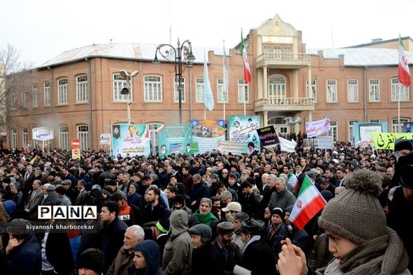 حضور پرشور مردم ارومیه در راهپیمایی 22 بهمن