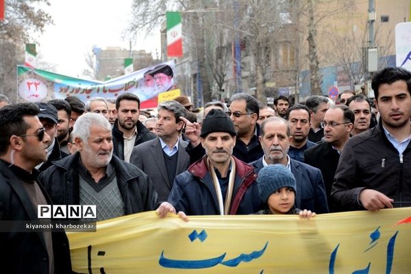 حضور پرشور مردم ارومیه در راهپیمایی 22 بهمن