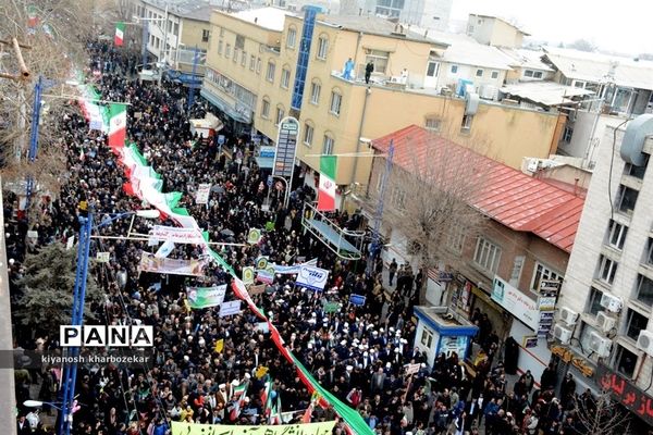 حضور پرشور مردم ارومیه در راهپیمایی 22 بهمن