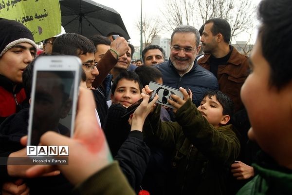 حضور وزیر آموزش و پرورش در راهپیمایی 22 بهمن