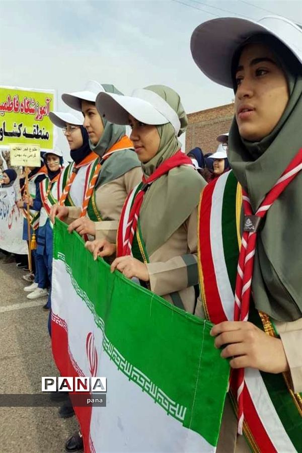 پیشتازان مناطق 24 گانه استان آذربایجان غربی در راهپیمایی 22 بهمن