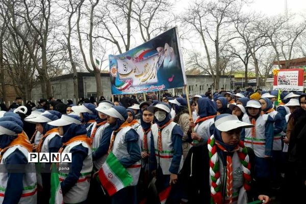 پیشتازان مناطق 24 گانه استان آذربایجان غربی در راهپیمایی 22 بهمن