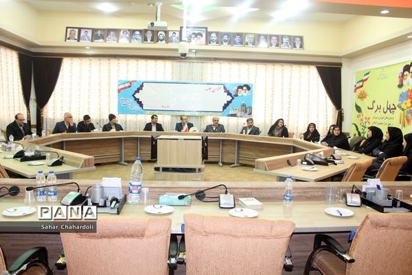 نشست مشترک مجلس و شورای دانش‌آموزی در همدان