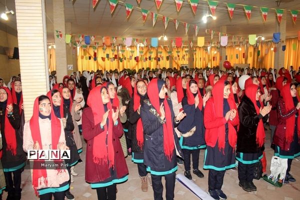 تمرین نهایی سرود 1357 نفری توسط دانش آموزان مدارس منتخب همدان