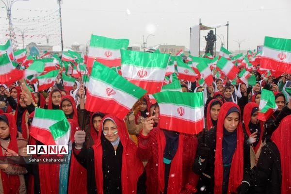 راهپیمایی 22 بهمن 97 همراه با بارش برف در همدان