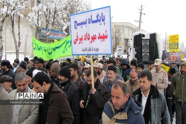 حضور پر شور مردم شهرستان فیروزکوه در راهپیمایی 22 بهمن