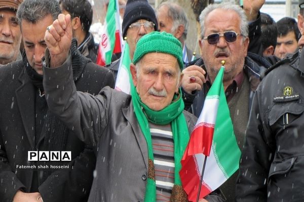 حضور پر شور مردم شهرستان فیروزکوه در راهپیمایی 22 بهمن