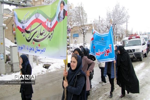 حضور پر شور مردم شهرستان فیروزکوه در راهپیمایی 22 بهمن