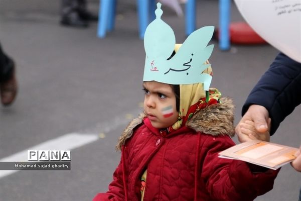 غرفه سازمان دانش‌آموزی شهر تهران در راهپیمایی 22 بهمن ماه تهران