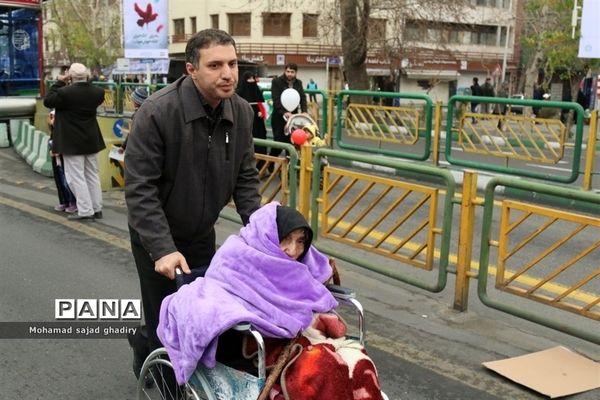 غرفه سازمان دانش‌آموزی شهر تهران در راهپیمایی 22 بهمن ماه تهران