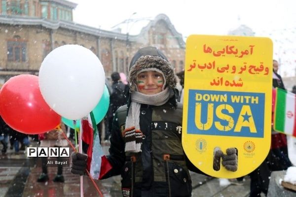 حضور پرشکوه مردم در راهپیمایی ٢٢ بهمن همدان