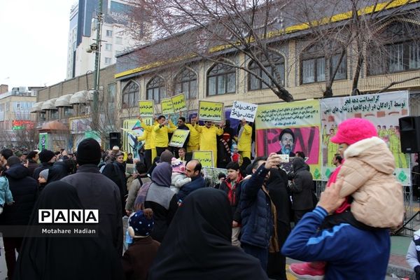 جشن چهل سالگی انقلاب اسلامی در راهپیمایی 22 بهمن مشهد