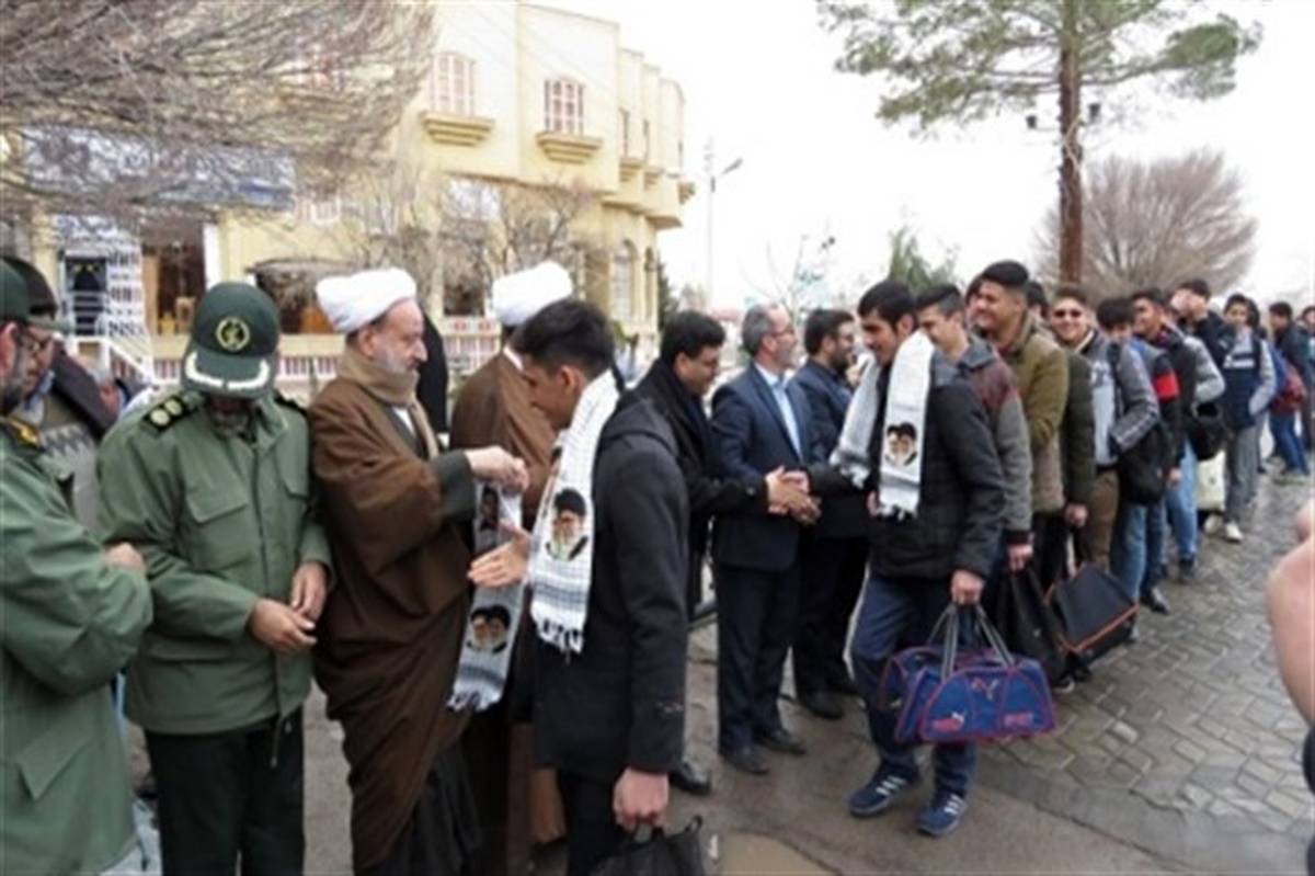 اعزام کاروان راهیان نور دانش آموزی اردستان به مناطق عملیاتی جنوب کشور