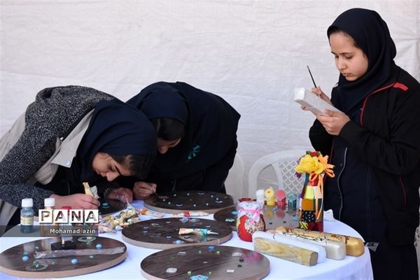 بازدید از نمایشگاه دست‌سازه‌های دانش‌آموزان