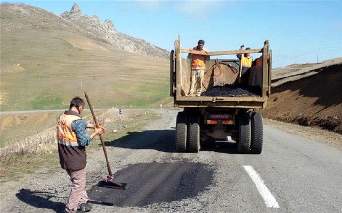 590 تن آسفالت صرف بهسازی جاده های مهاباد شد