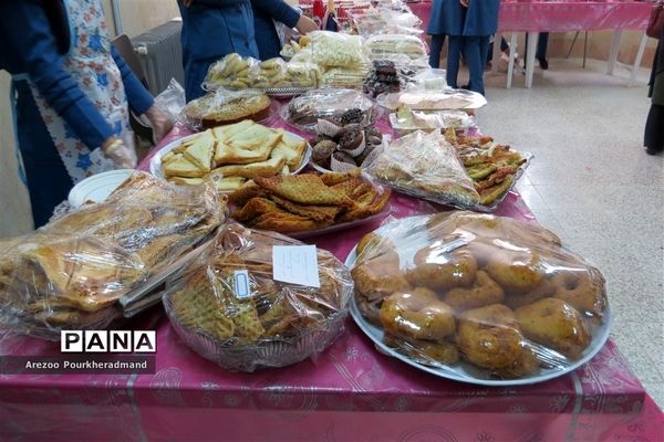 آیین افتتاحیه بازارچه کارآفرینی دبیرستان فرزانگان شهدا اردکان