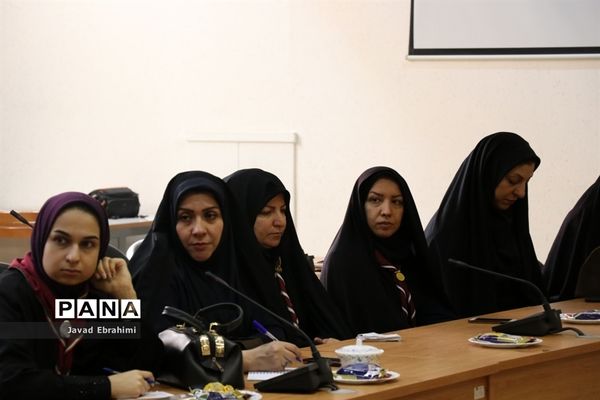 جلسه هم‌اندیشی و تبیین برنامه‌های طرح سفیران گردشگری