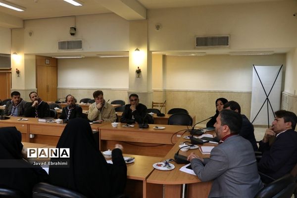 جلسه هم‌اندیشی و تبیین برنامه‌های طرح سفیران گردشگری