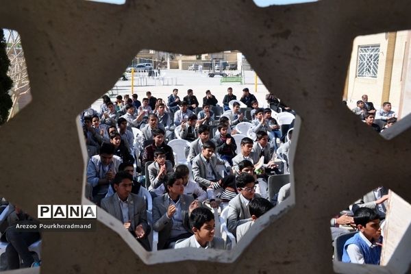 برگزاری مسابقه چالش جاذبه در دبیرستان شهید ذوالفقاری میبد