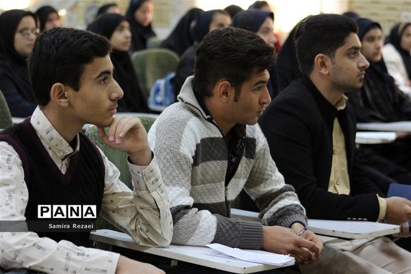 گردهمایی روسای شورای دانش‌آموزی مدارس ناحیه 4 شیراز