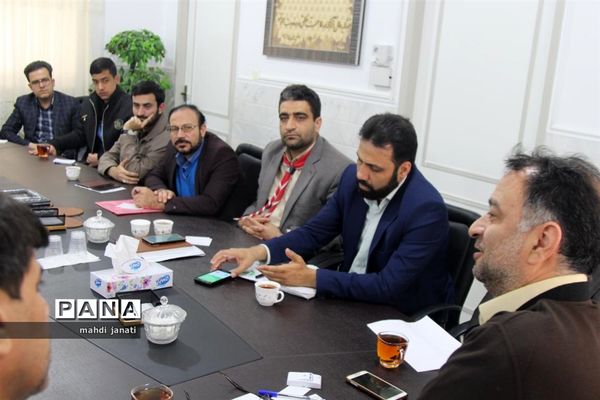 دیدار صمیمی مجامع سازمان دانش‌آموزی استان قم با مدیرکل آموزش و پرورش