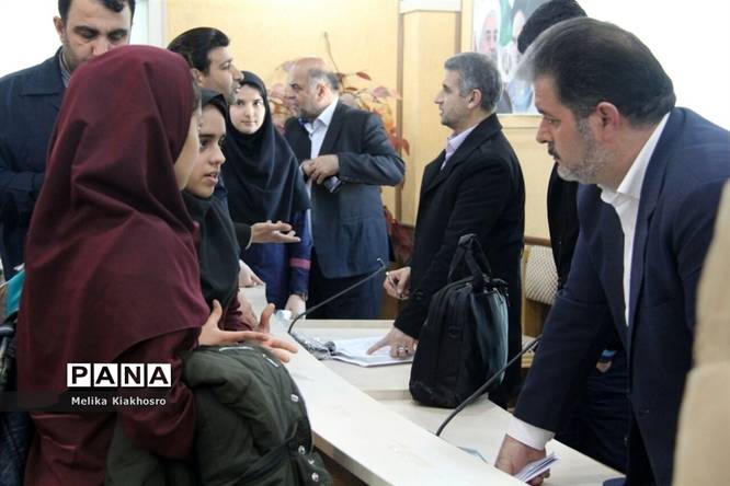 نشست اعضای شورای دانشآموزی محمودآباد با فرماندار
