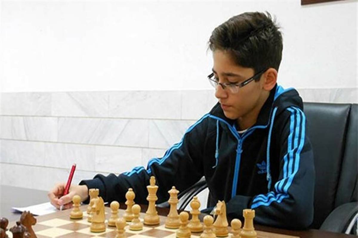 دیدار شطرنج‌باز نوجوان با رهبر معظم انقلاب