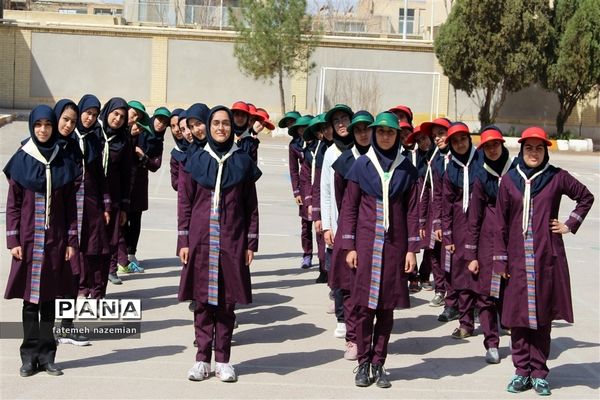 برگزاری دعای ندبه در دبیرستان دخترانه اسحاقیه یزد