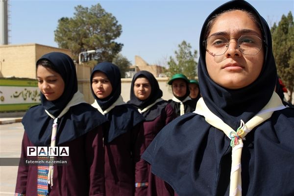 برگزاری دعای ندبه در دبیرستان دخترانه اسحاقیه یزد