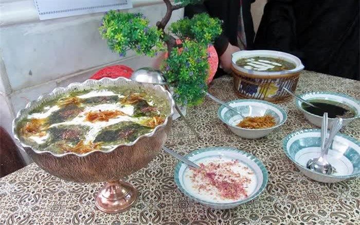 جشنواره غذا و کارآفرینی تغذیه در دبیرستان زینب کبری نوش آباد برگزار شد