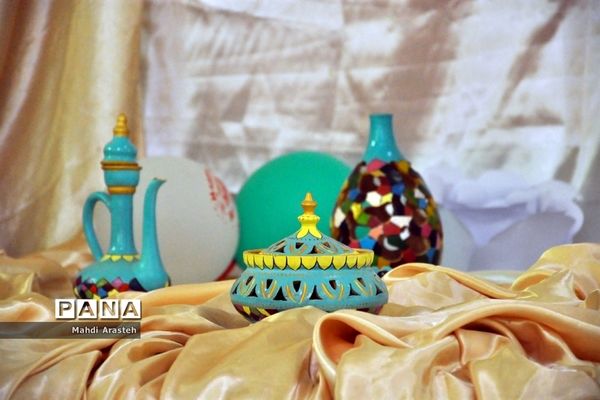 نمایشگاه  توانمندی‌های بانوان استان خراسان جنوبی در هنرستان کوثر