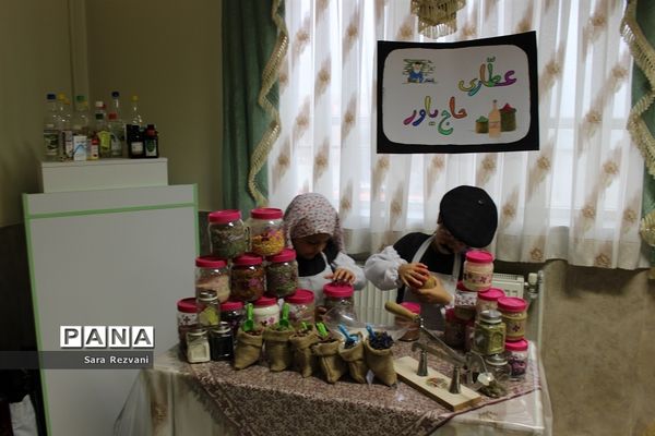 نمایشگاه معرفی مشاغل و الفبای فارسی دانش‌آموزان دبستان شهید باکری اسلامشهر