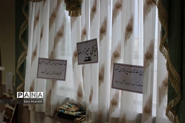 نمایشگاه معرفی مشاغل و الفبای فارسی دانش‌آموزان دبستان شهید باکری اسلامشهر
