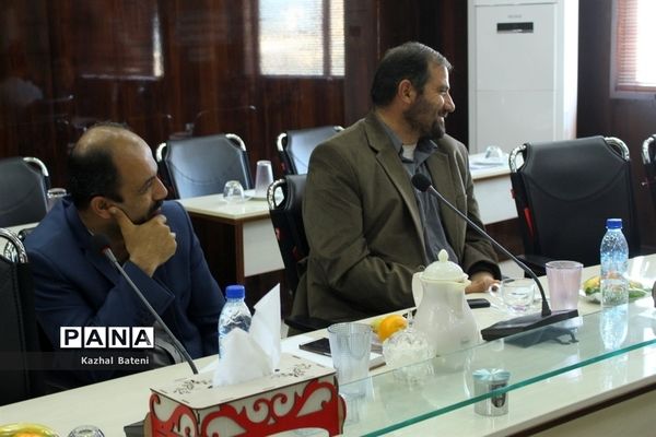 جلسه هم اندیشی کارشناسان انجمن اولیاء و مربیان شهرستان‌ها و مناطق استان بوشهر