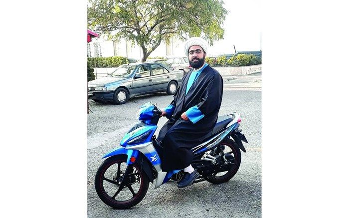 روحانی موتورسواری که عشق موتورکراس است + تصویر