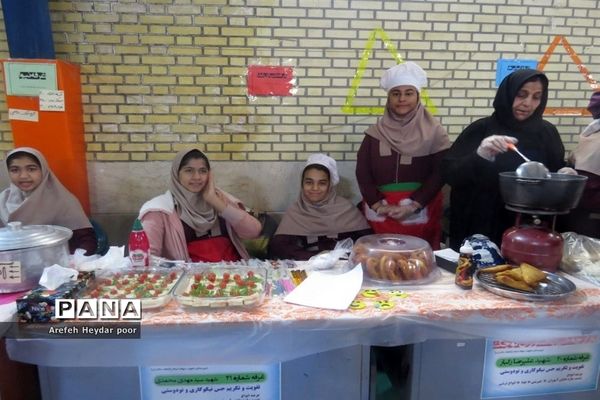 نمایشگاه و بازارچه دست سازهای دانش آموزان  دبیرستان شهیده سهام خیام  بوشهر-2