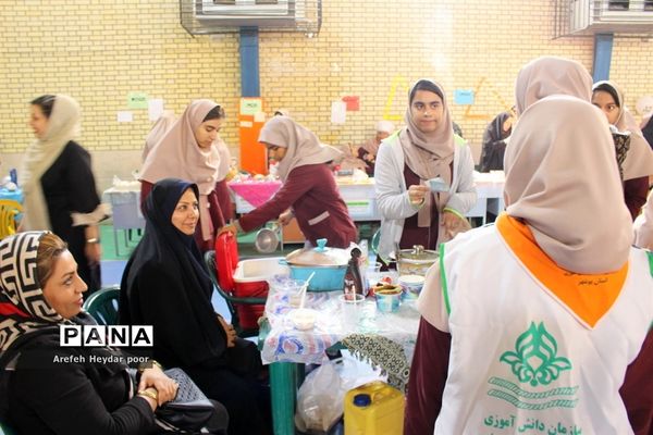 نمایشگاه و بازارچه دست سازهای دانش آموزان  دبیرستان شهیده سهام خیام  بوشهر-2