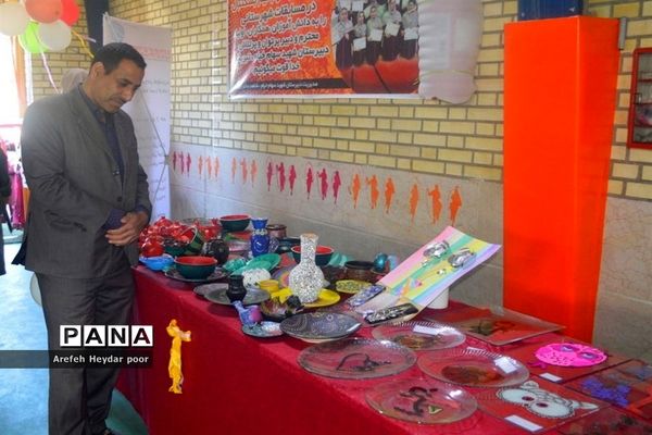 نمایشگاه و بازارچه دست سازهای دانش آموزان  دبیرستان شهیده سهام خیام  بوشهر-2