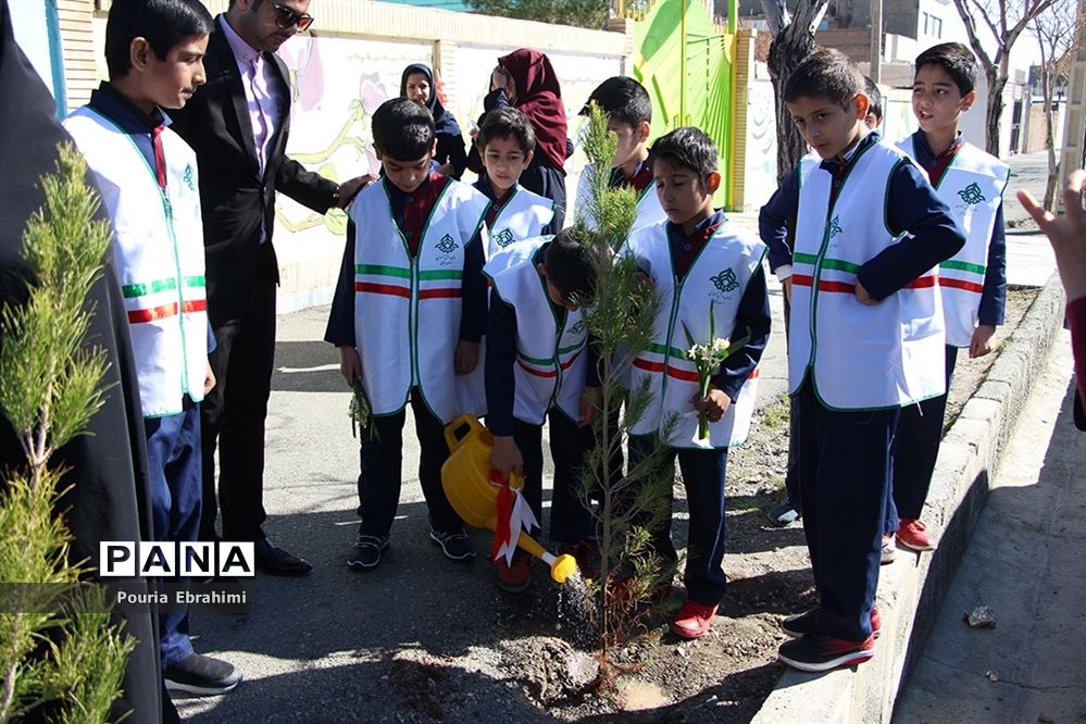 برگزاری آیین درختکاری  دردبستان پسرانه سما بیرجند