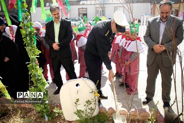 برگزاری مراسم جشن نیکوکاری و کاشت نهال در چهاردانگه