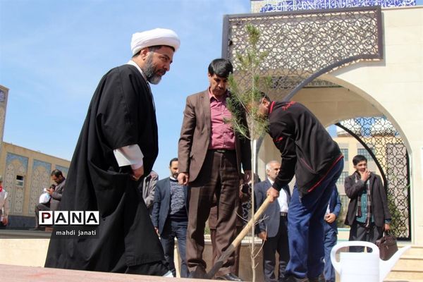 جشن درختکاری در استان قم