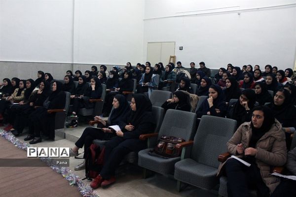 کارگاه آموزش اصول خبرنویسی و عکاسی دانش‌آموزان اهر
