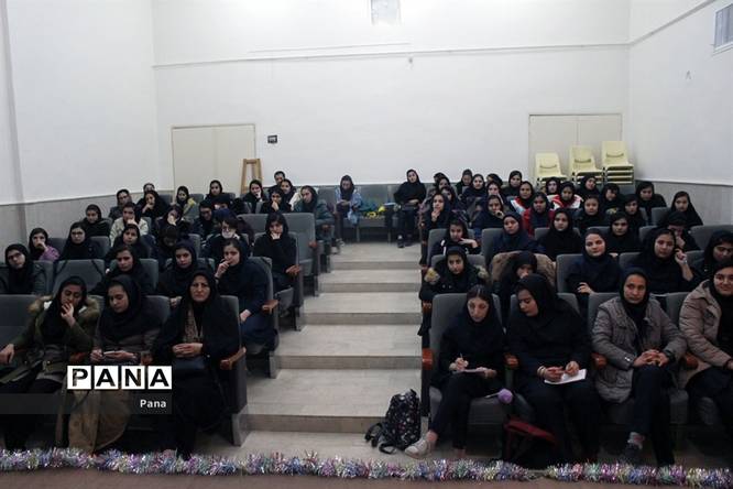 کارگاه آموزش اصول خبرنویسی و عکاسی دانشآموزان اهر