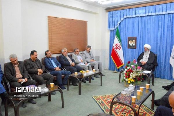 دیدار شورای معاونان آموزش و پرورش استان بوشهر با نماینده ولی فقیه