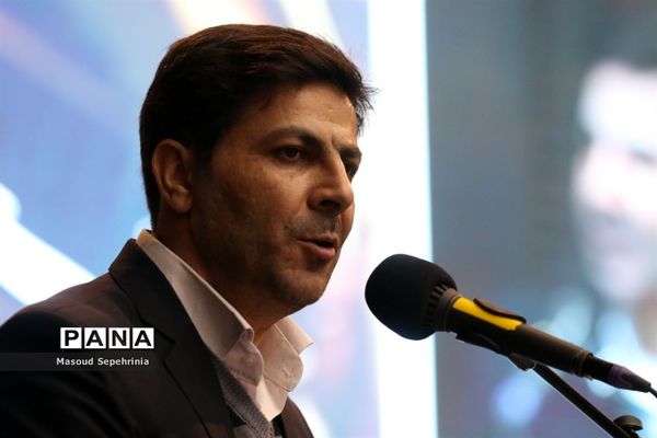 همایش بزرگ تجلیل از کارآفرینان برتر استان در تبریز