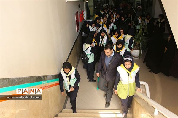 طرح گردشگری دانش‌آموزان و بازدید از اداره تامین اجتماعی