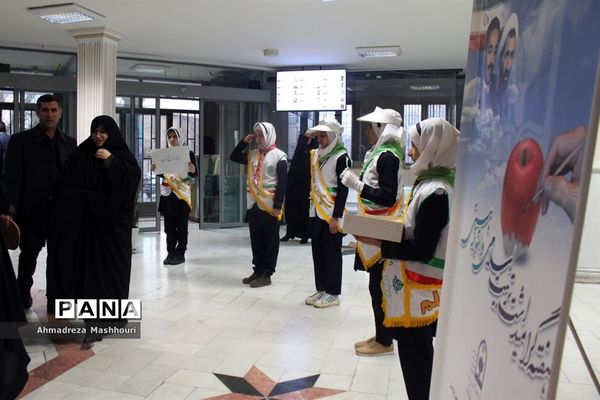 مراسم گرامیداشت هفته امور تربیتی اعضای منتخب پیشتازان آذربایجان شرقی