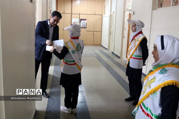 مراسم گرامیداشت هفته امور تربیتی اعضای منتخب پیشتازان آذربایجان شرقی
