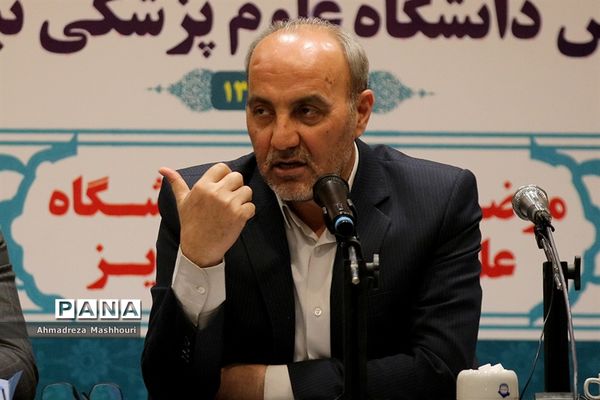 نشست خبری رئیس دانشگاه  علوم پزشکی در تبریز