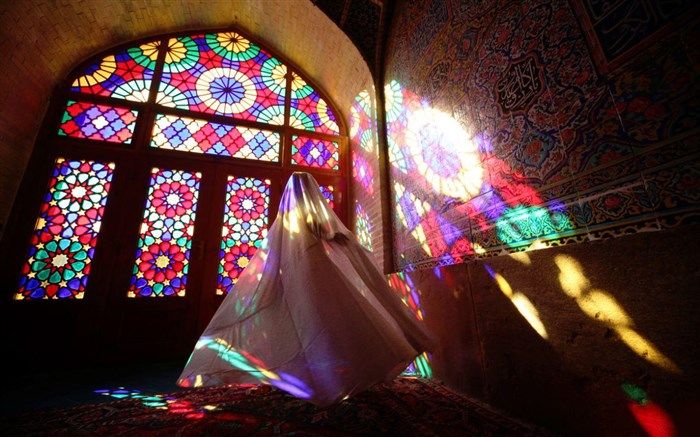 استفاده از چادُر در مسجد نصیرالملک شیراز اجباری شد
